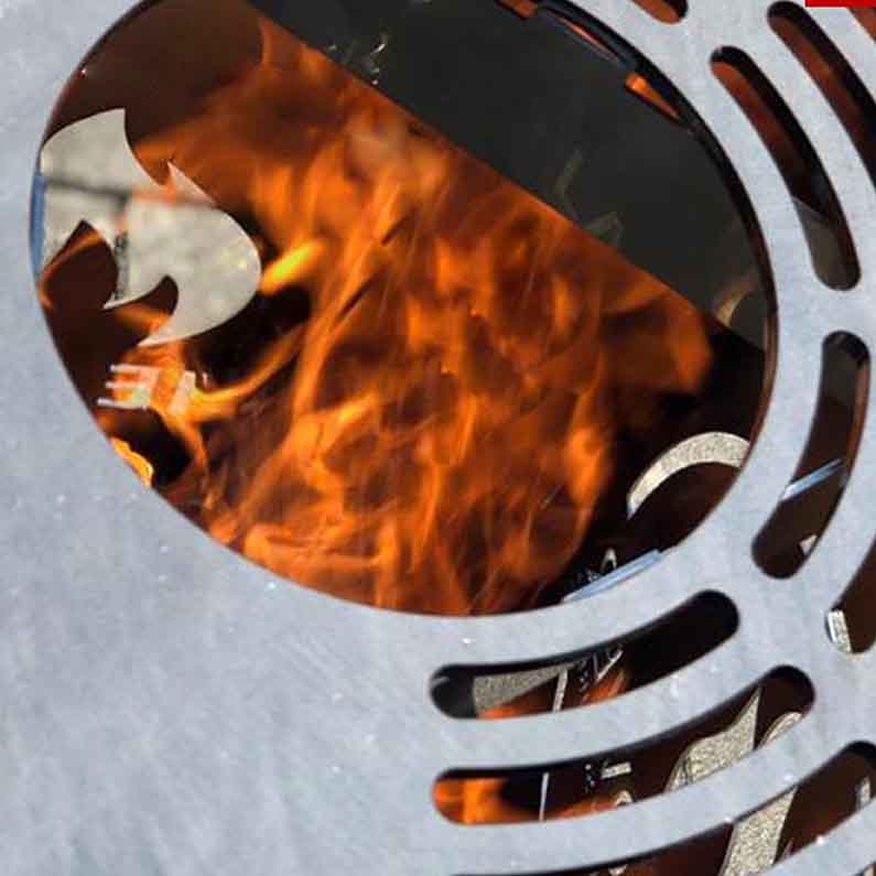 Steakplatte über offenen Flamme-zoom